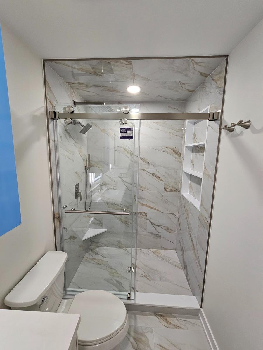 Frameless glass shower Inverness IL