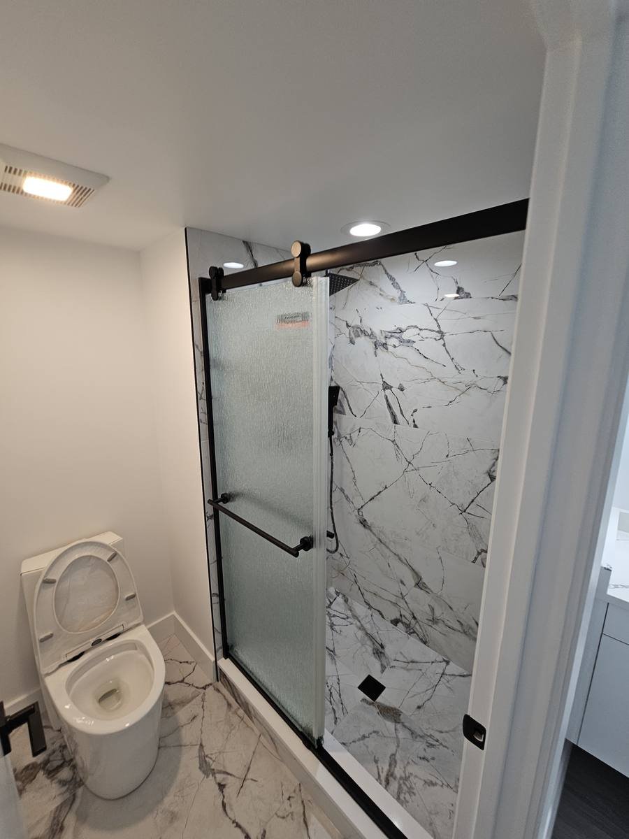 Bathroom renovation Lake Zurich IL — full remodel, modern finishes, remodeling contractor Northwest Suburbs
